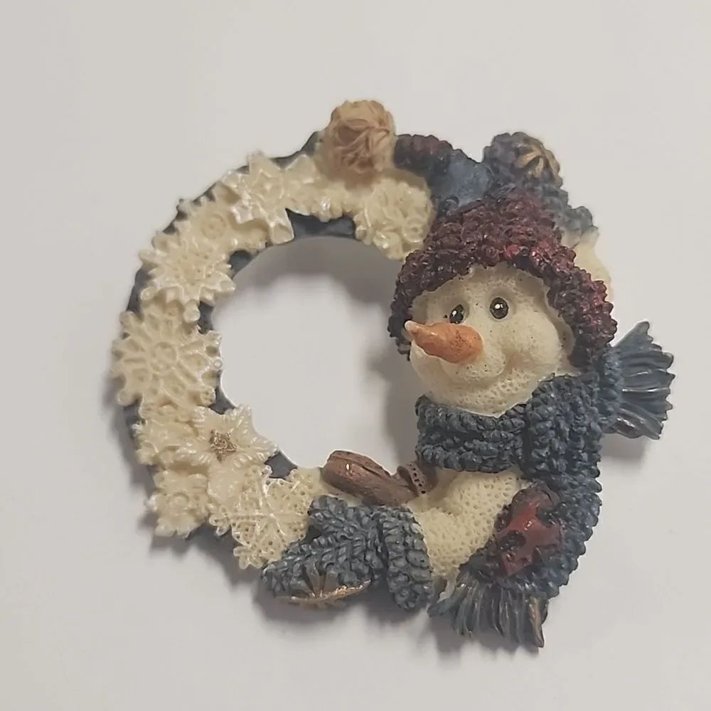Unbranded Christmas / Holiday Snowman Wreath Pin / Brooch / Button for Clothing!